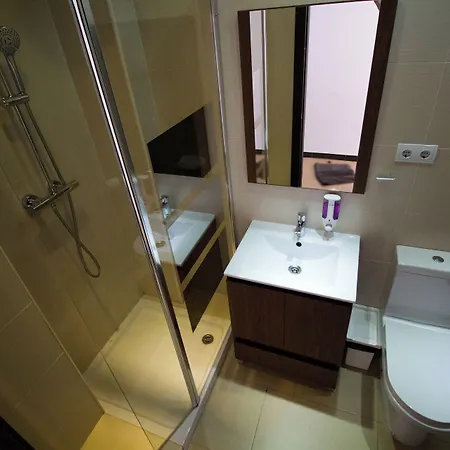 ذي لايتس هوستيل بيت شباب
